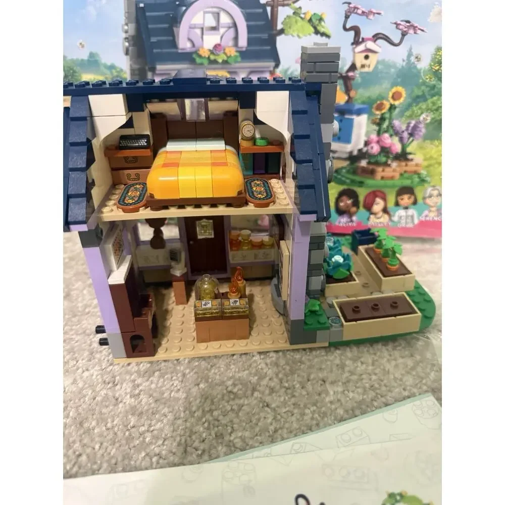 Lego Friends 42669 Beekeepers' House and Flower Garden - Incomplete